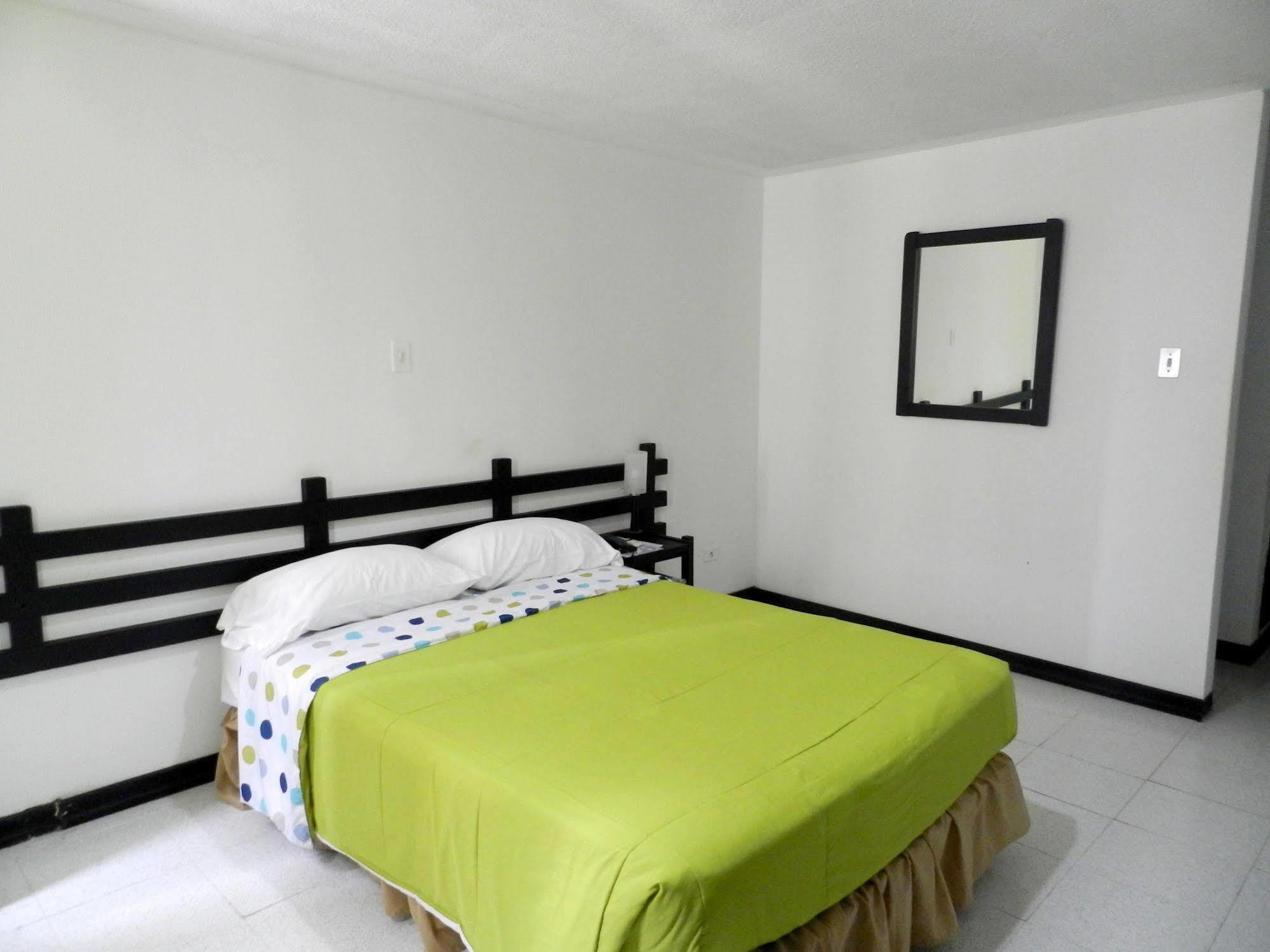 Hotel Don Gregorio Cartago Bagian luar foto