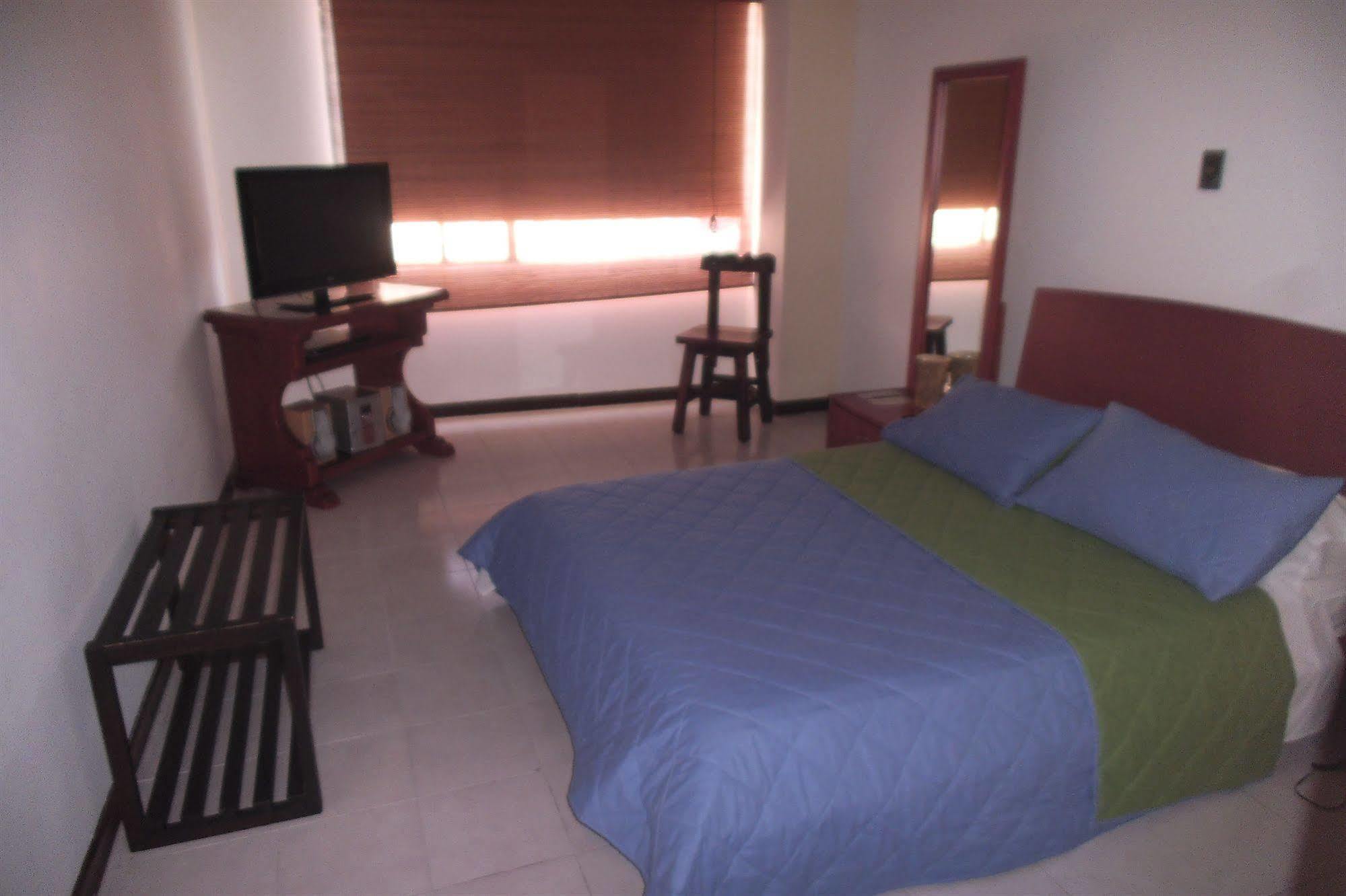 Hotel Don Gregorio Cartago Bagian luar foto